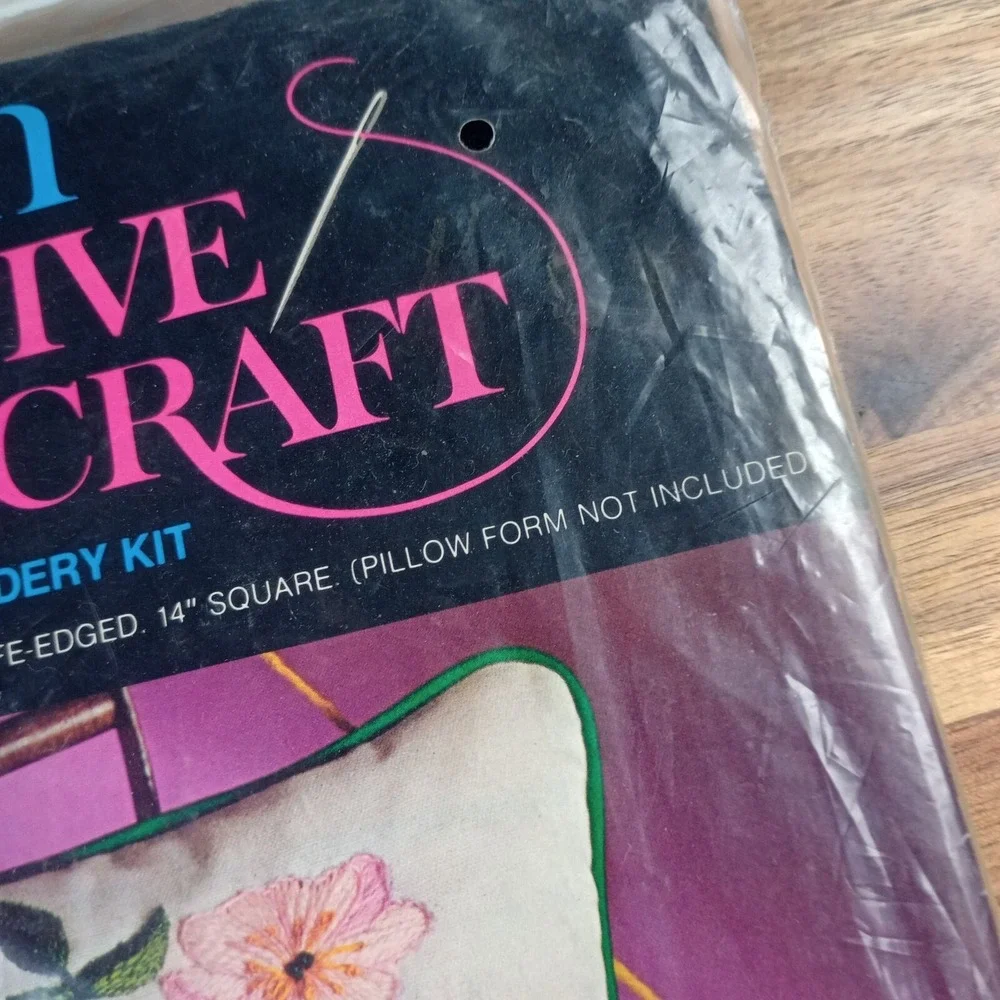 Avon Spinning Wheel Wild Roses‎ Pillow Crewel Embroidery Creative Needlecraft
